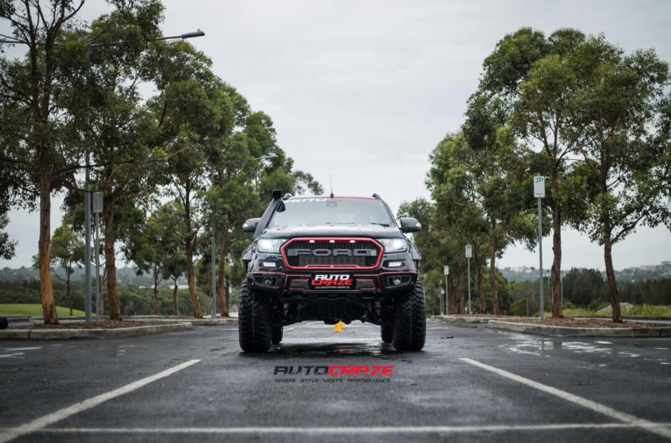 FORD RANGER MO202 GLOSS BLACK MACHINED CENTRE W CHROME LIP